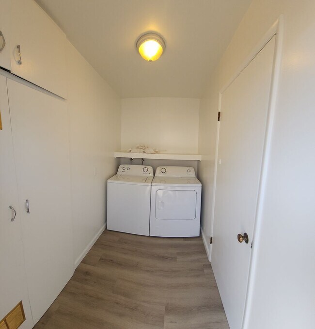 Building Photo - 550 Piney Way