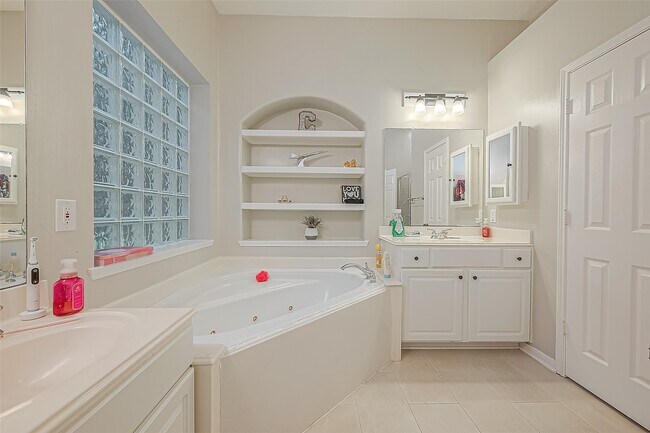 Building Photo - 4202 Stone Oak Ct