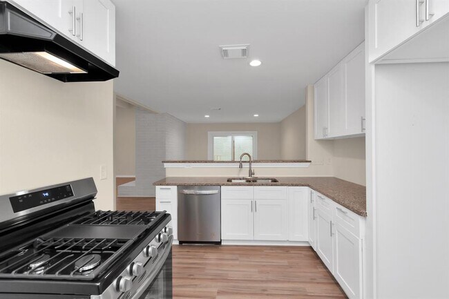 Building Photo - 1422 Hunters Park Dr