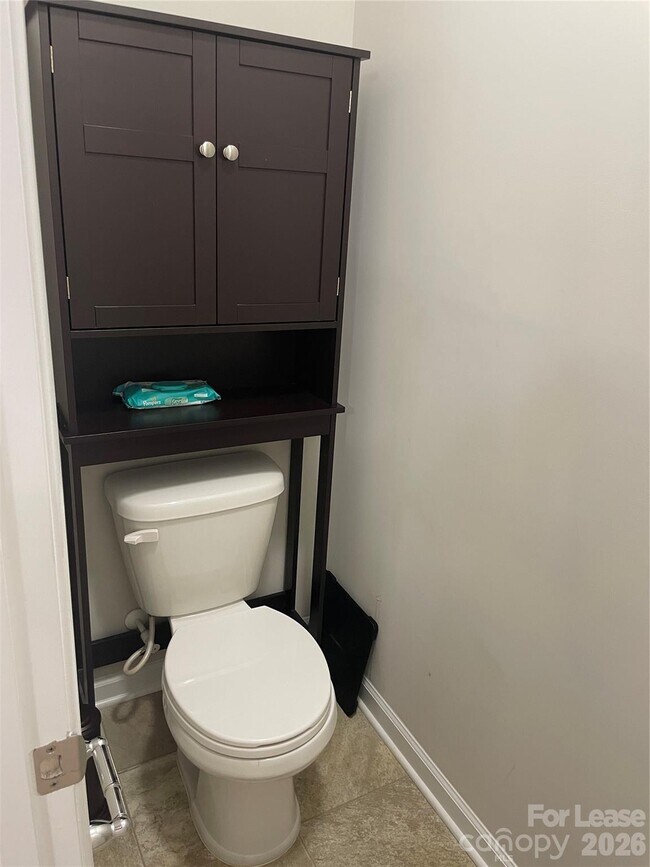 Building Photo - 2909 Old Field Rd