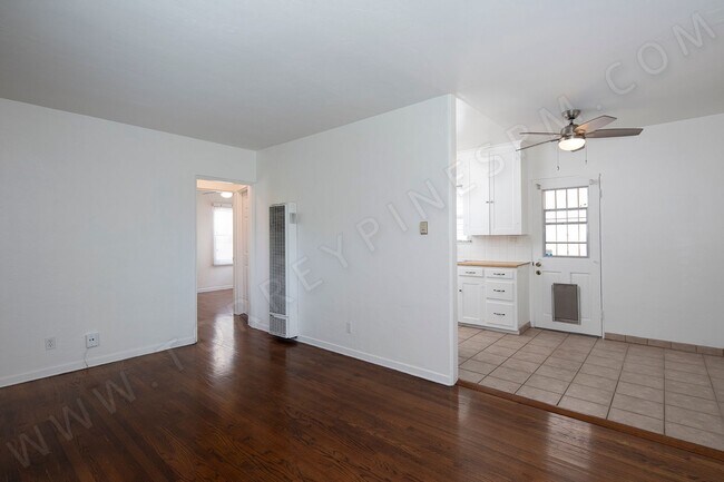 Building Photo - *OPEN HOUSE: 8/30 10-11AM* Cottage in Paci...