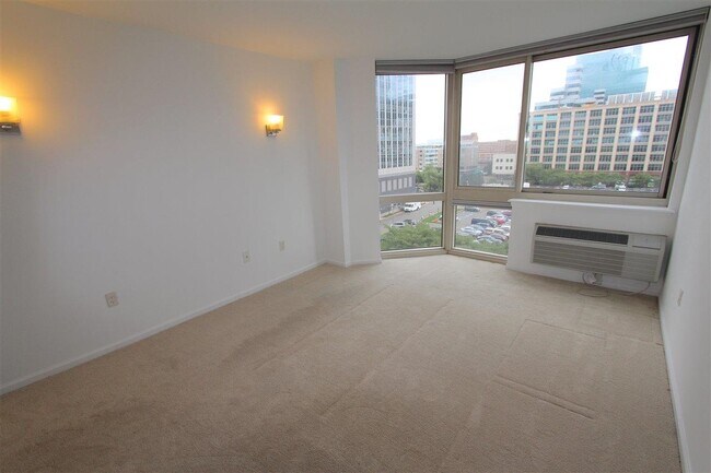 Building Photo - 20 2nd St