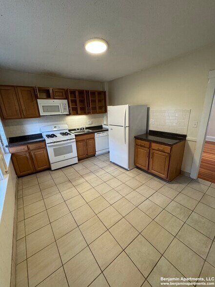 Building Photo - 15 Barrows St