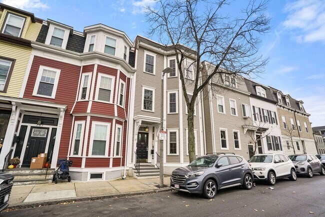 Building Photo - 703 E 4th St