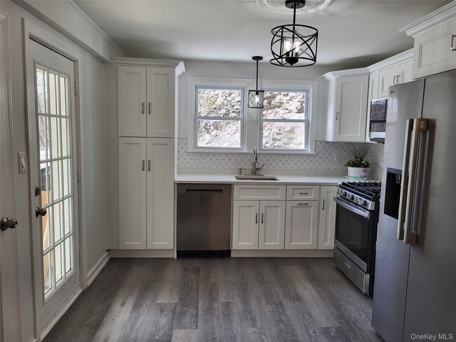 Building Photo - 83 W Main St