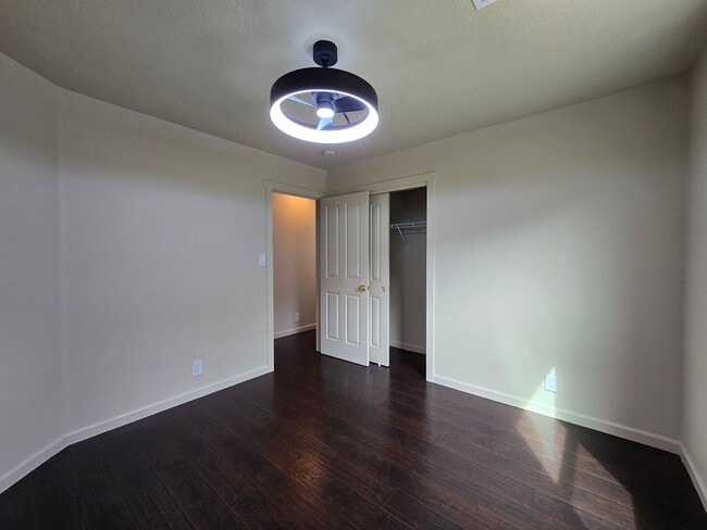 Building Photo - 7250 Via Verde