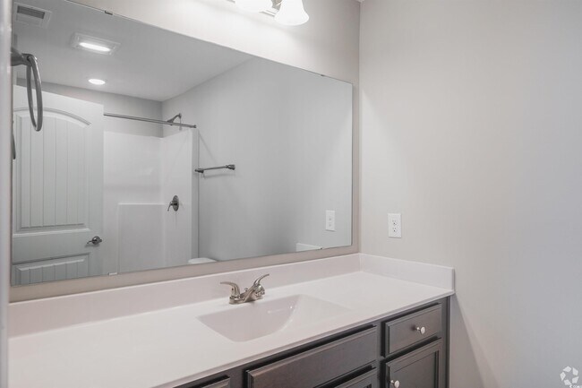 Building Photo - 720 Charter Dr