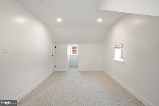 Building Photo - 539 Northbrook Rd