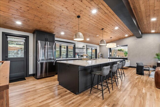 Building Photo - Fully Furnished Luxury Executive Rental