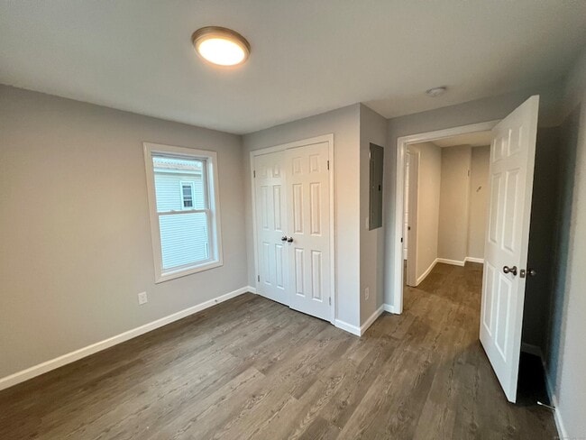 Building Photo - 415 Hollister Ave