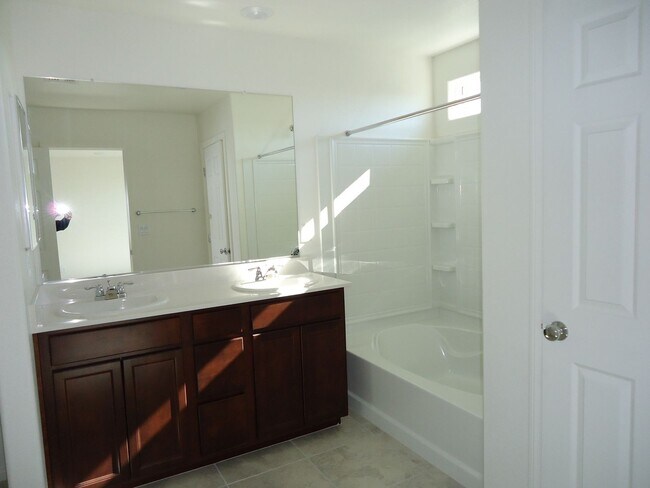 Building Photo - Beautiful two story house at SW area with ...