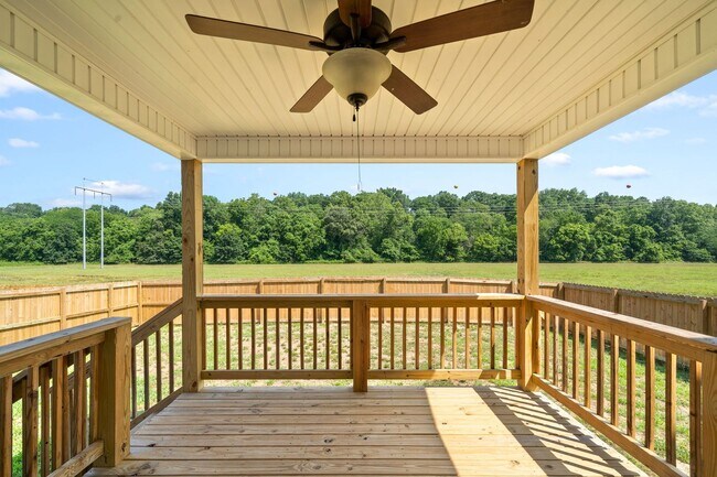 Building Photo - Beautiful Home Close to Fort Campell Ready for You to Make New Memories In