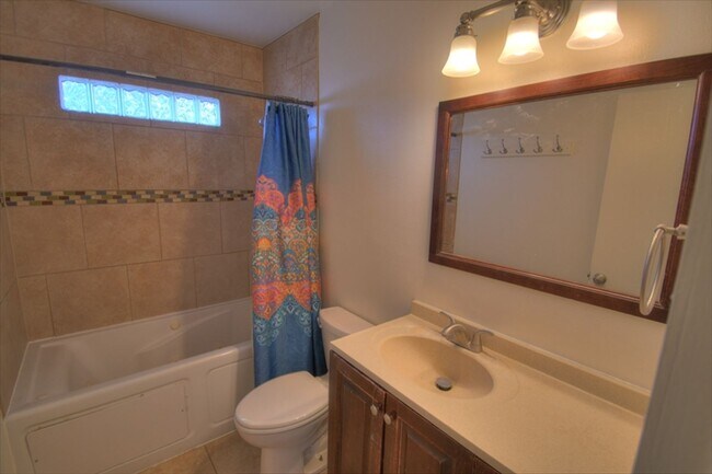 Building Photo - NE Heights 3 Bedroom Home Available----- NOW