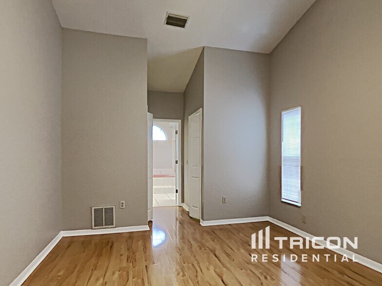 Building Photo - 14638 Coronado Dr