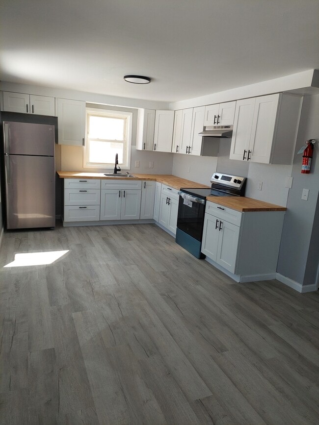 Building Photo - 12 Airport Rd