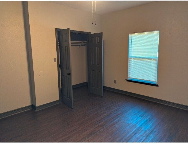 Building Photo - 723 S 33rd St