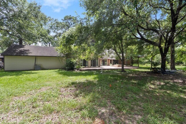 Building Photo - 570 Roanoke Dr