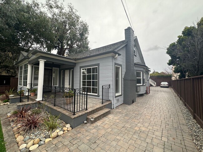 Primary Photo - 820 N El Camino Real