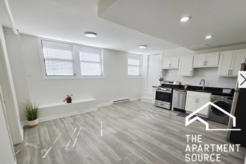 Building Photo - 732 W Roscoe St