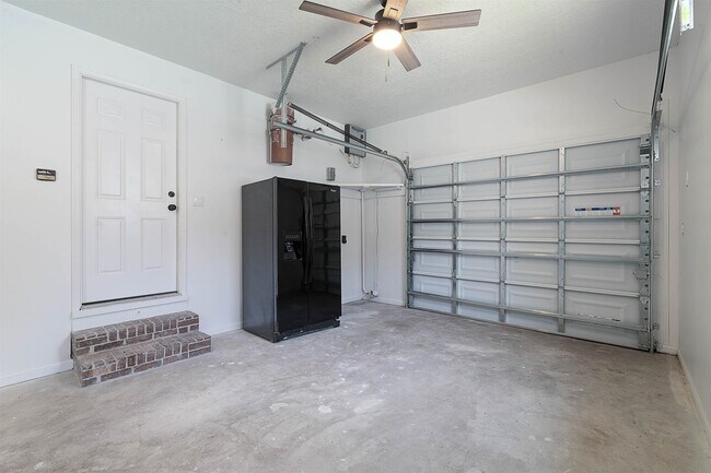 Building Photo - 10115 County Rd 13 N