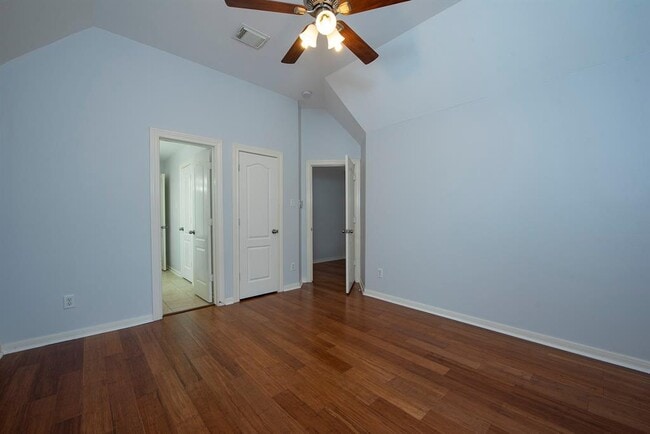 Building Photo - 3238 Enclave Ln