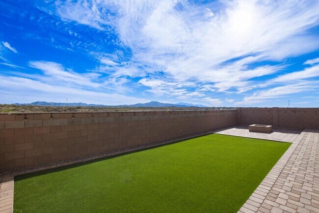 Building Photo - 14058 E Red Pine Pl
