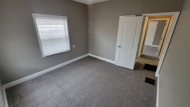 Building Photo - 2-Bedroom Home in Prime Location – Walk to UofL!