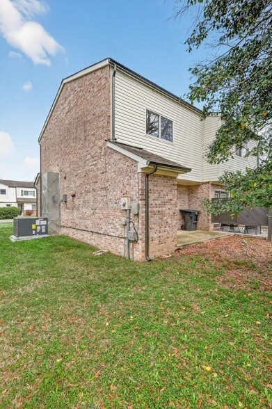 Building Photo - 601 E Grundy St