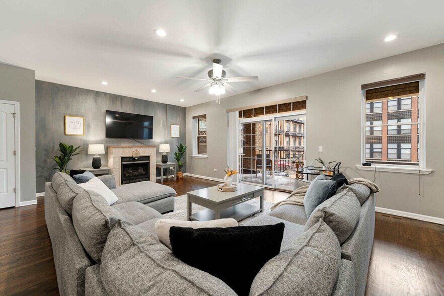 Building Photo - 1909 S Michigan Ave