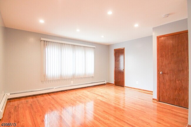 Building Photo - 43 Bleecker St