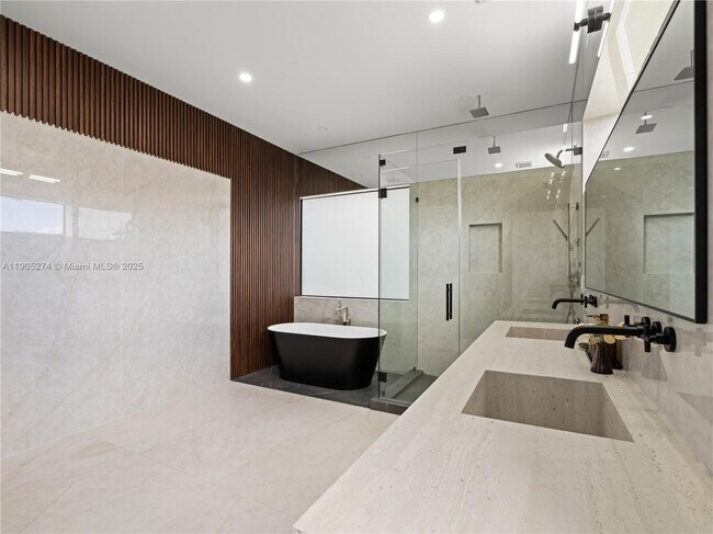 Building Photo - 543 NE 109th St