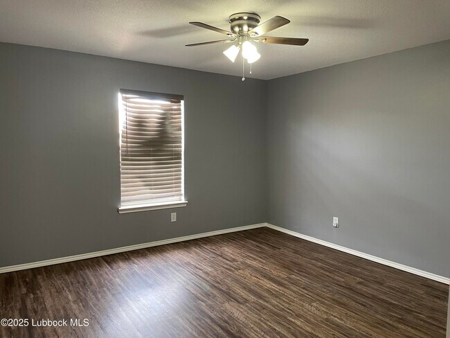 Building Photo - 509 N Iola Ave