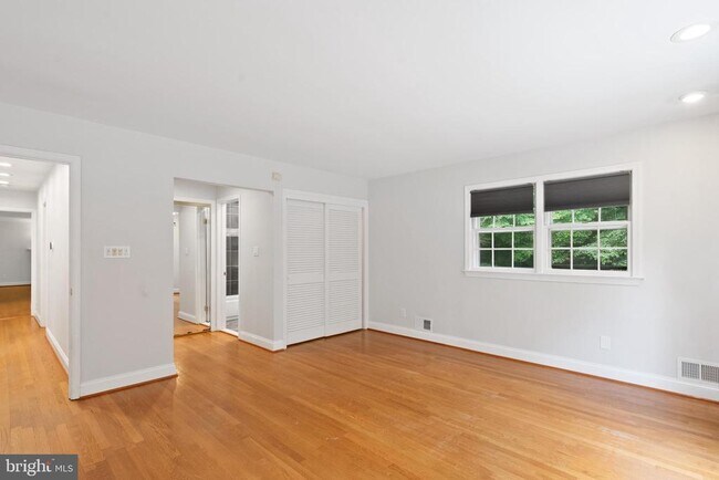 Building Photo - 7732 Canal Ct