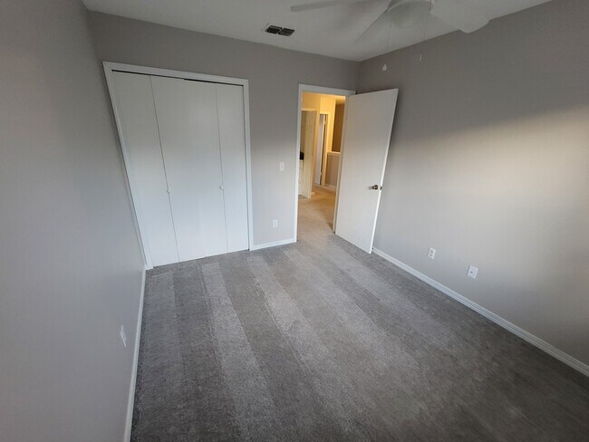 Building Photo - 5544 Cabot Dr N