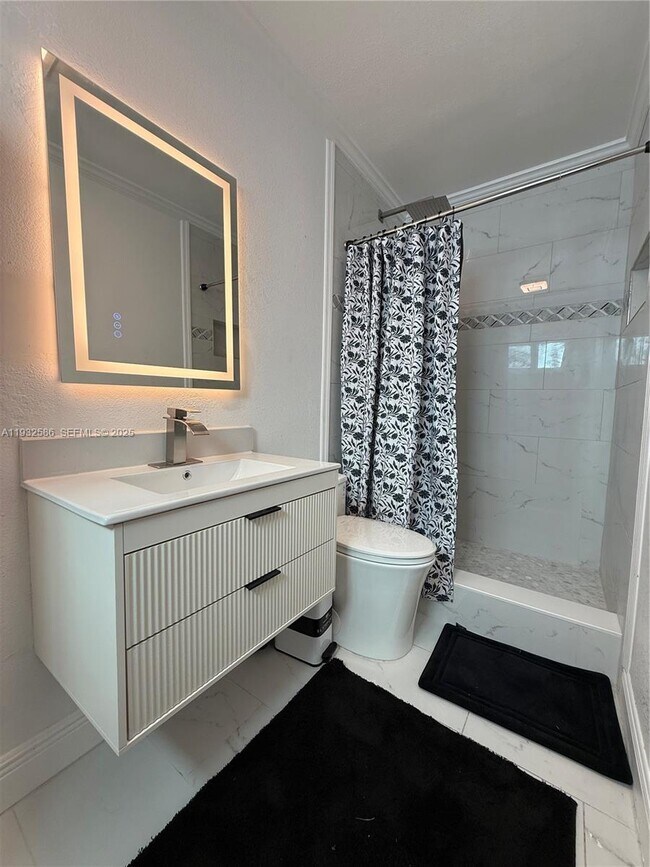 Building Photo - 2706 Montego Dr