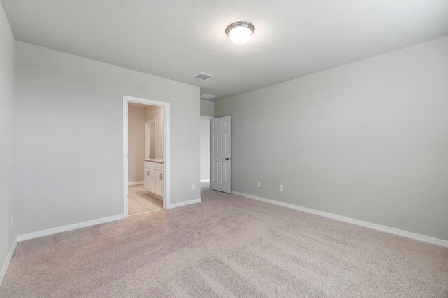 Building Photo - 121 Towns Cir