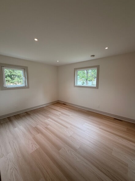 Building Photo - 806 Green Grove Rd