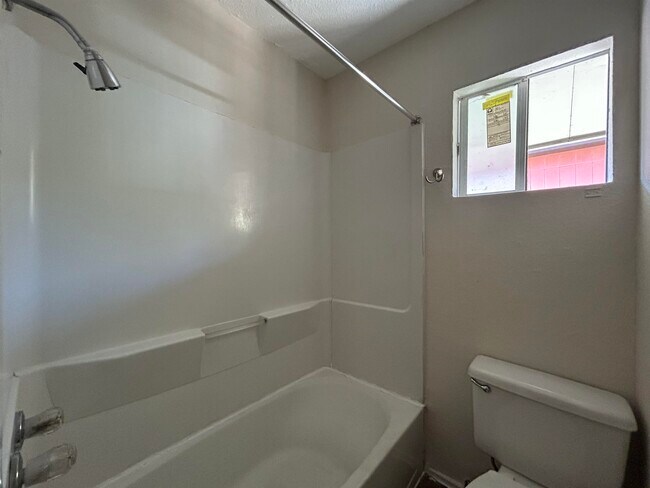 Building Photo - 3004 Musser St