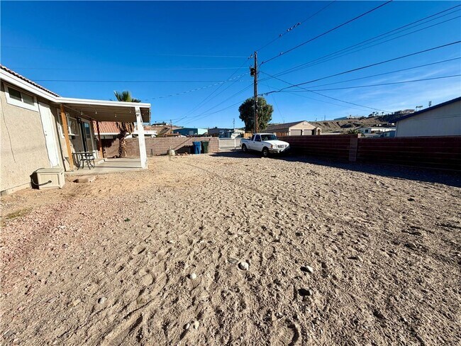 Building Photo - 1660 Kyle Ave