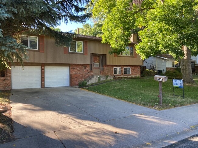 Building Photo - STUDENTS WELCOME! 5 Bedroom 3 Bathroom Bi-Level Single-Family Home in Midtown Fort Collins