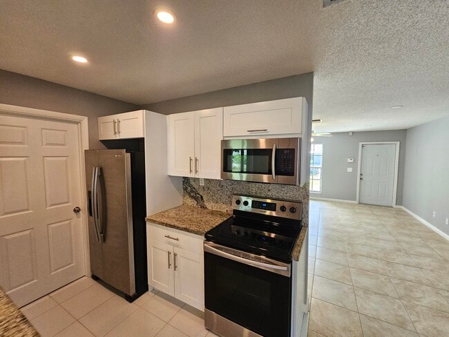 Building Photo - 329 NE Cullman Ct