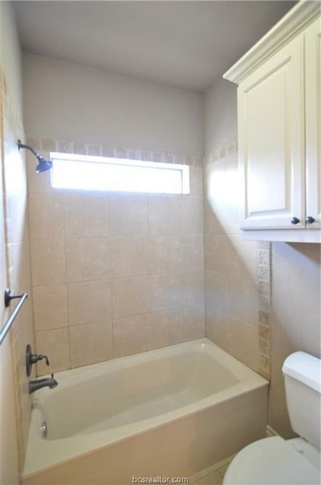 Building Photo - August 2026 Pre-Lease!! Spacious 4 Bed, 3 Bath with Covered Patio!