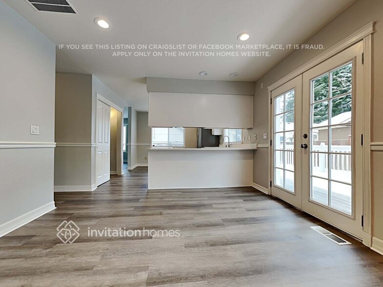 Building Photo - 1722 Mapleview Ct NE