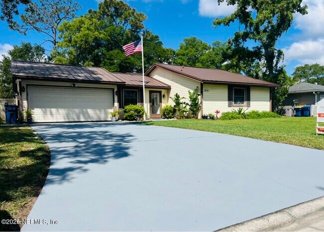 Primary Photo - 2046 Broad Oak Dr