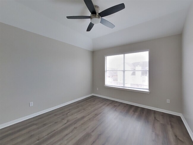 Building Photo - 4015 Camelia Glen Ln