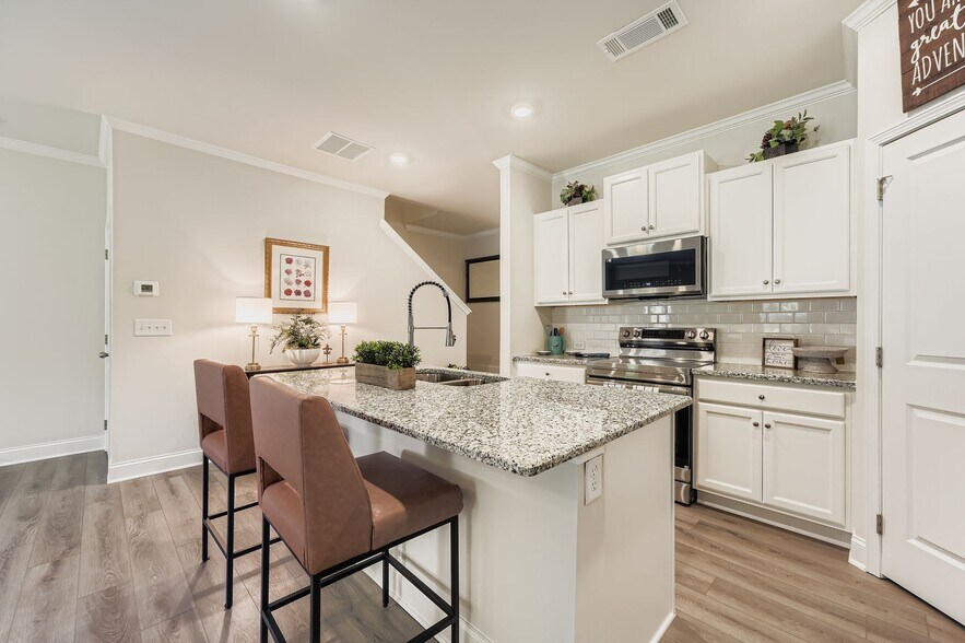 Building Photo - 166 PYRUS Ln