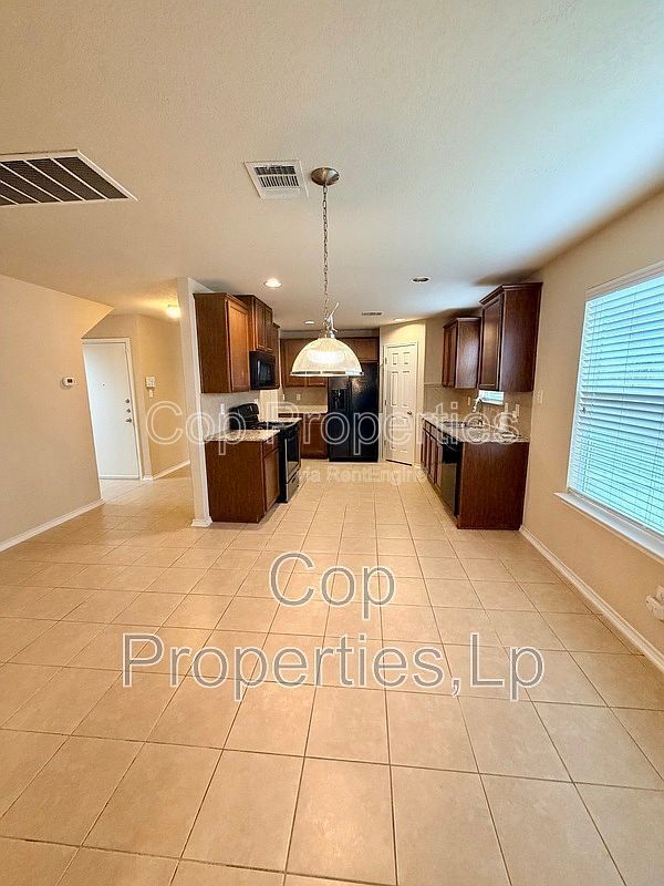 Building Photo - 741 Clearbrook Ave