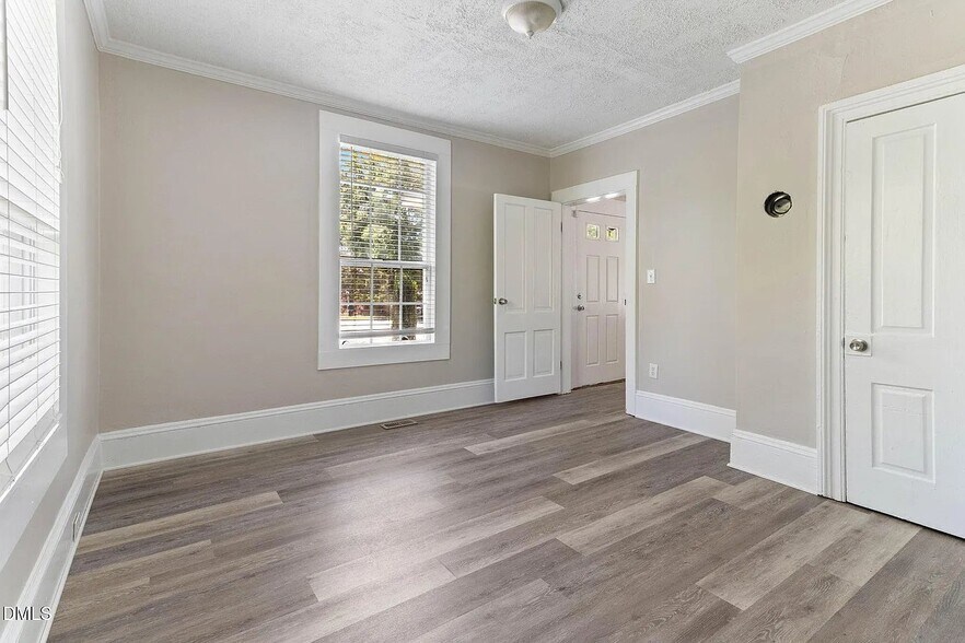 Building Photo - 1103 Pettis Pl
