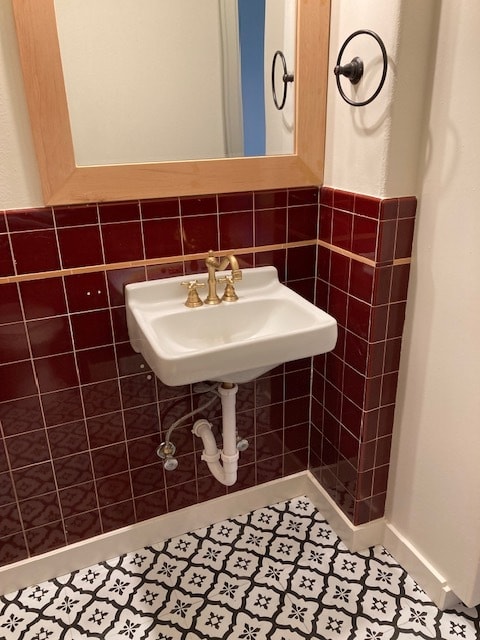 Building Photo - 702 6th Ave