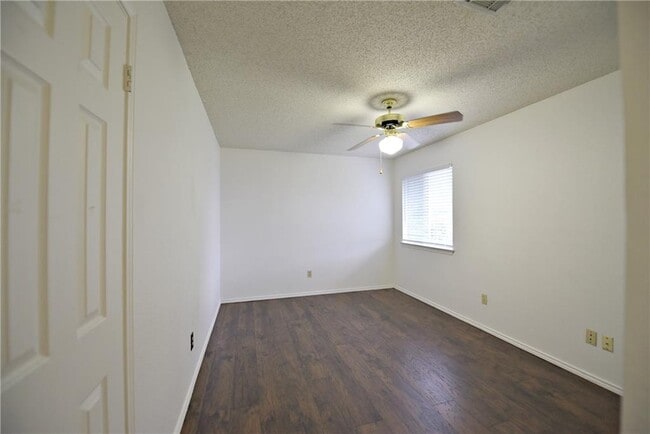 Building Photo - 1002 Dover Pass